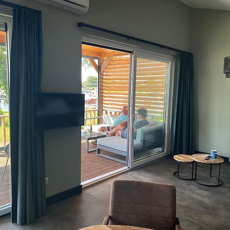 Camping Kleine Belterwijde, Wiede Lodge Met Uitzicht Over Het Water Belt-Schutsloot Exterior foto