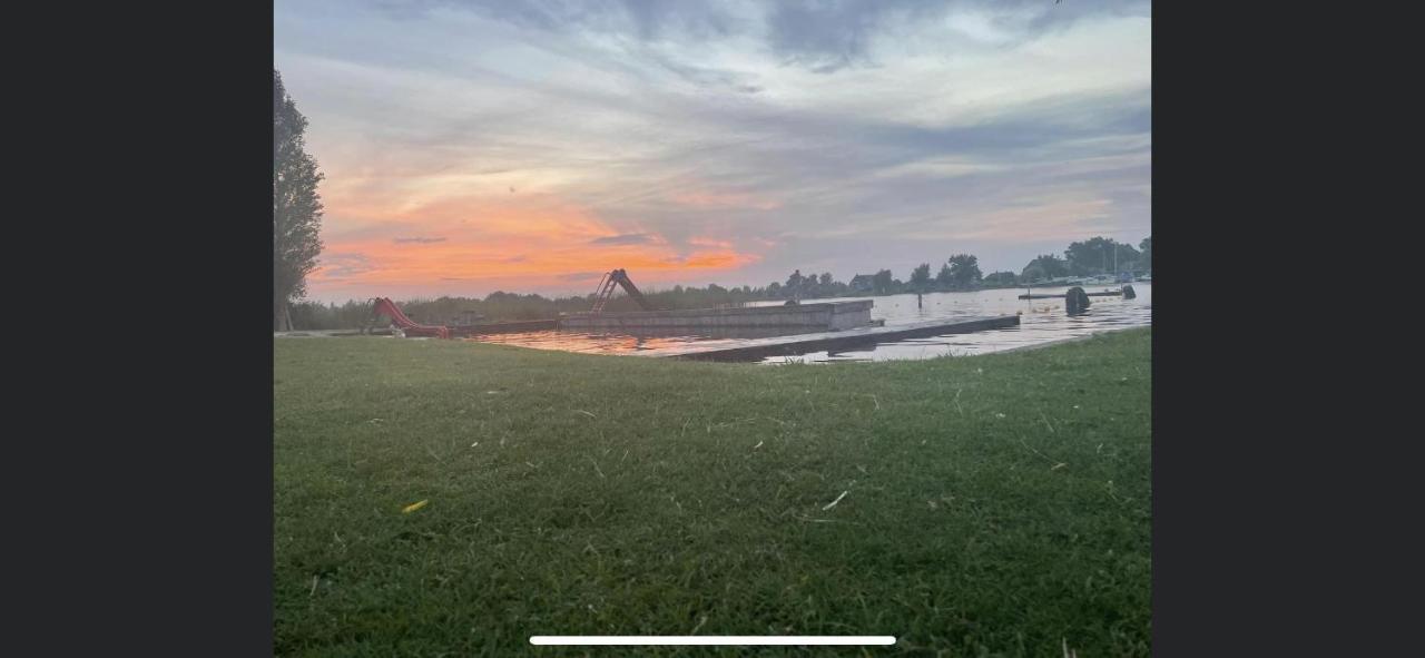 Camping Kleine Belterwijde, Wiede Lodge Met Uitzicht Over Het Water Belt-Schutsloot Exterior foto