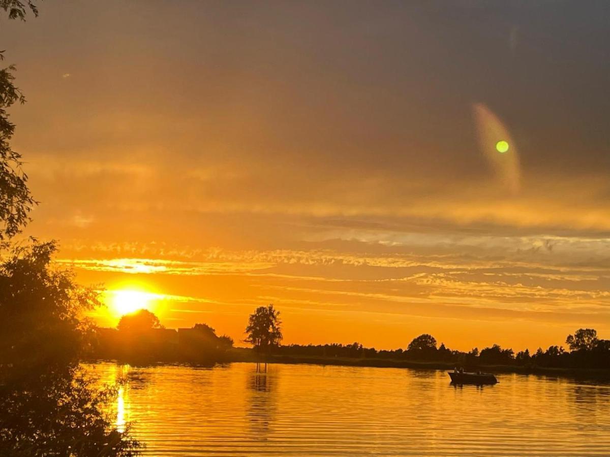 Camping Kleine Belterwijde, Wiede Lodge Met Uitzicht Over Het Water Belt-Schutsloot Exterior foto