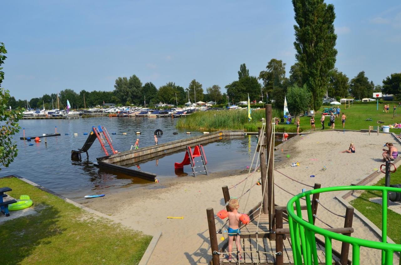 Camping Kleine Belterwijde, Wiede Lodge Met Uitzicht Over Het Water Belt-Schutsloot Exterior foto