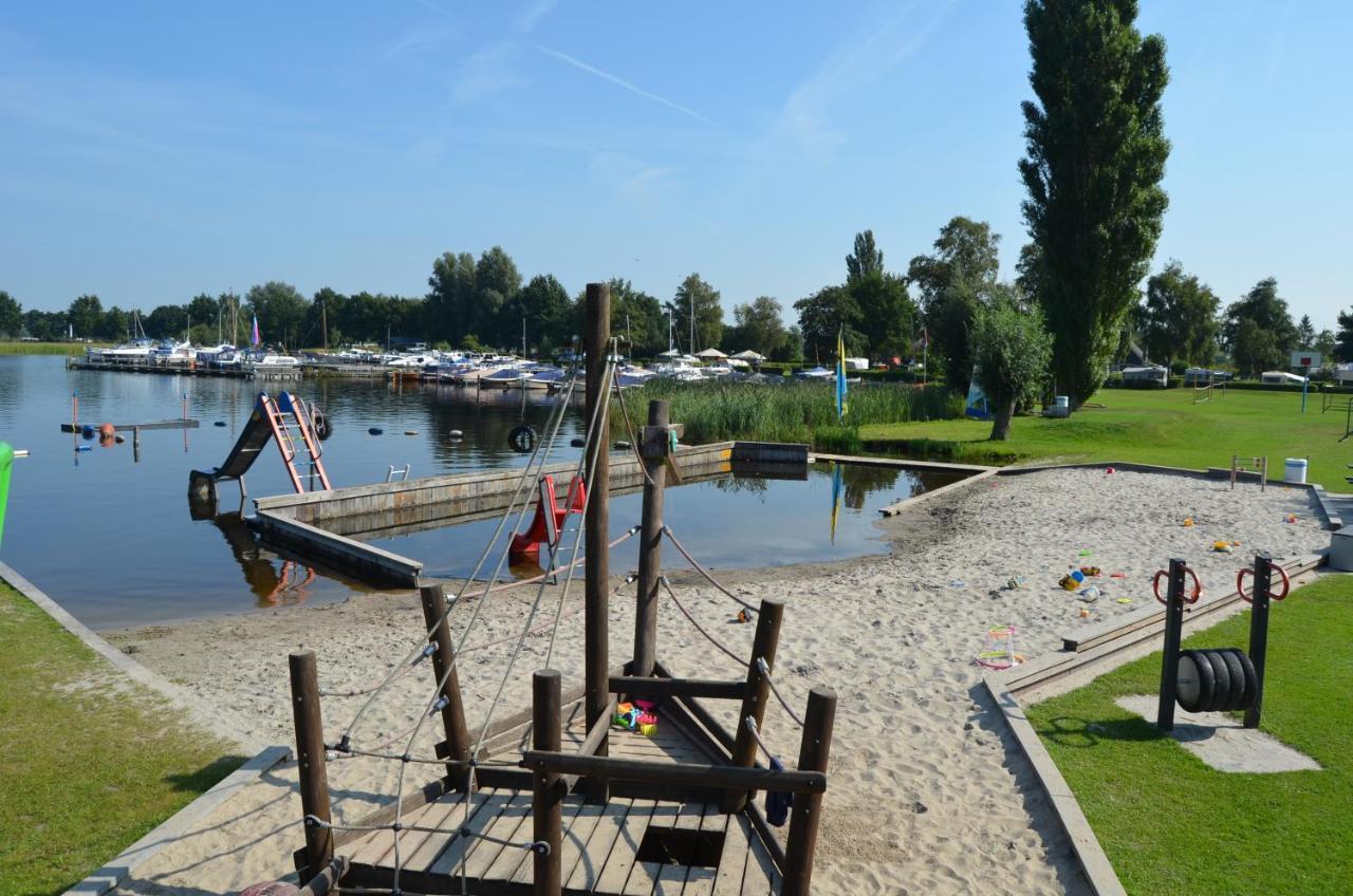 Camping Kleine Belterwijde, Wiede Lodge Met Uitzicht Over Het Water Belt-Schutsloot Exterior foto