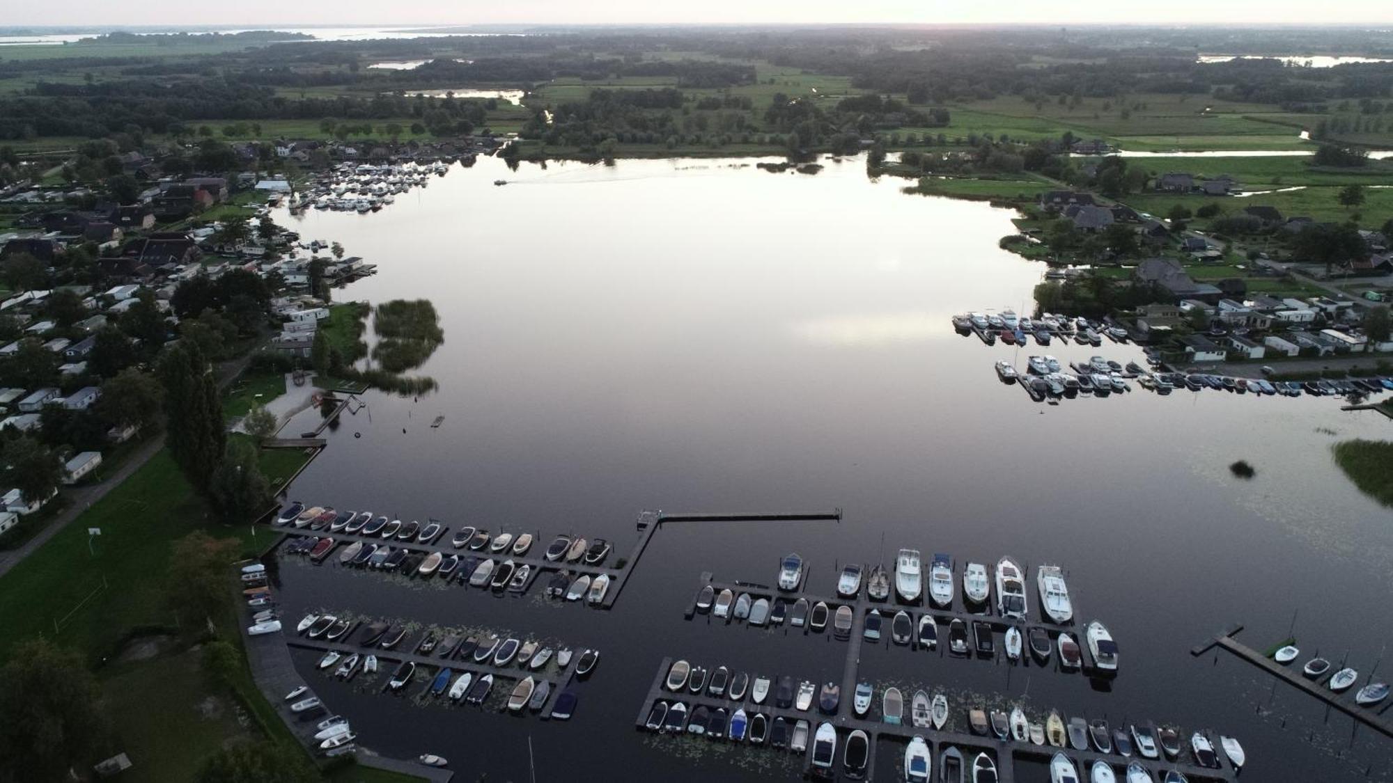 Camping Kleine Belterwijde, Wiede Lodge Met Uitzicht Over Het Water Belt-Schutsloot Exterior foto