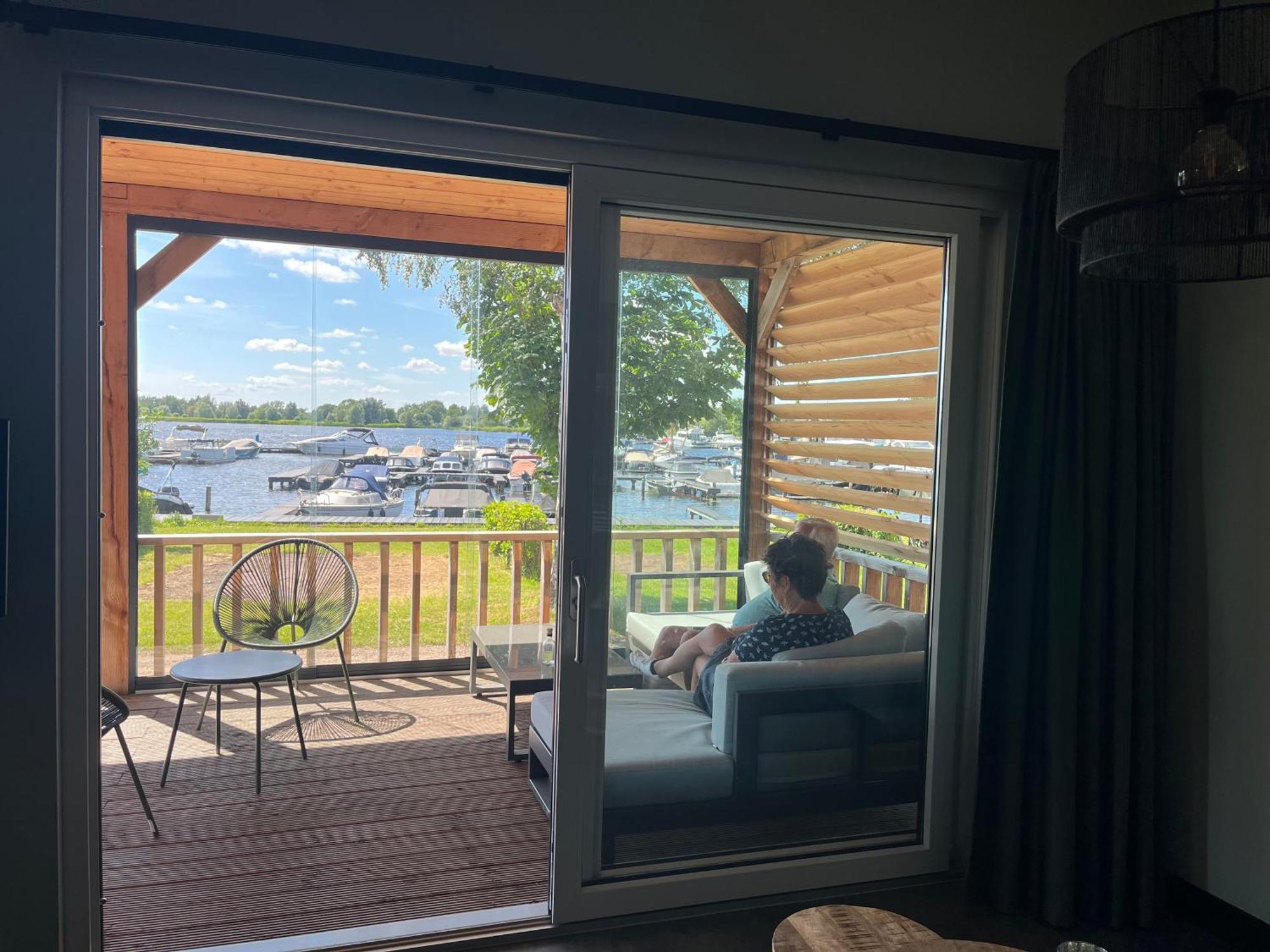 Camping Kleine Belterwijde, Wiede Lodge Met Uitzicht Over Het Water Belt-Schutsloot Exterior foto