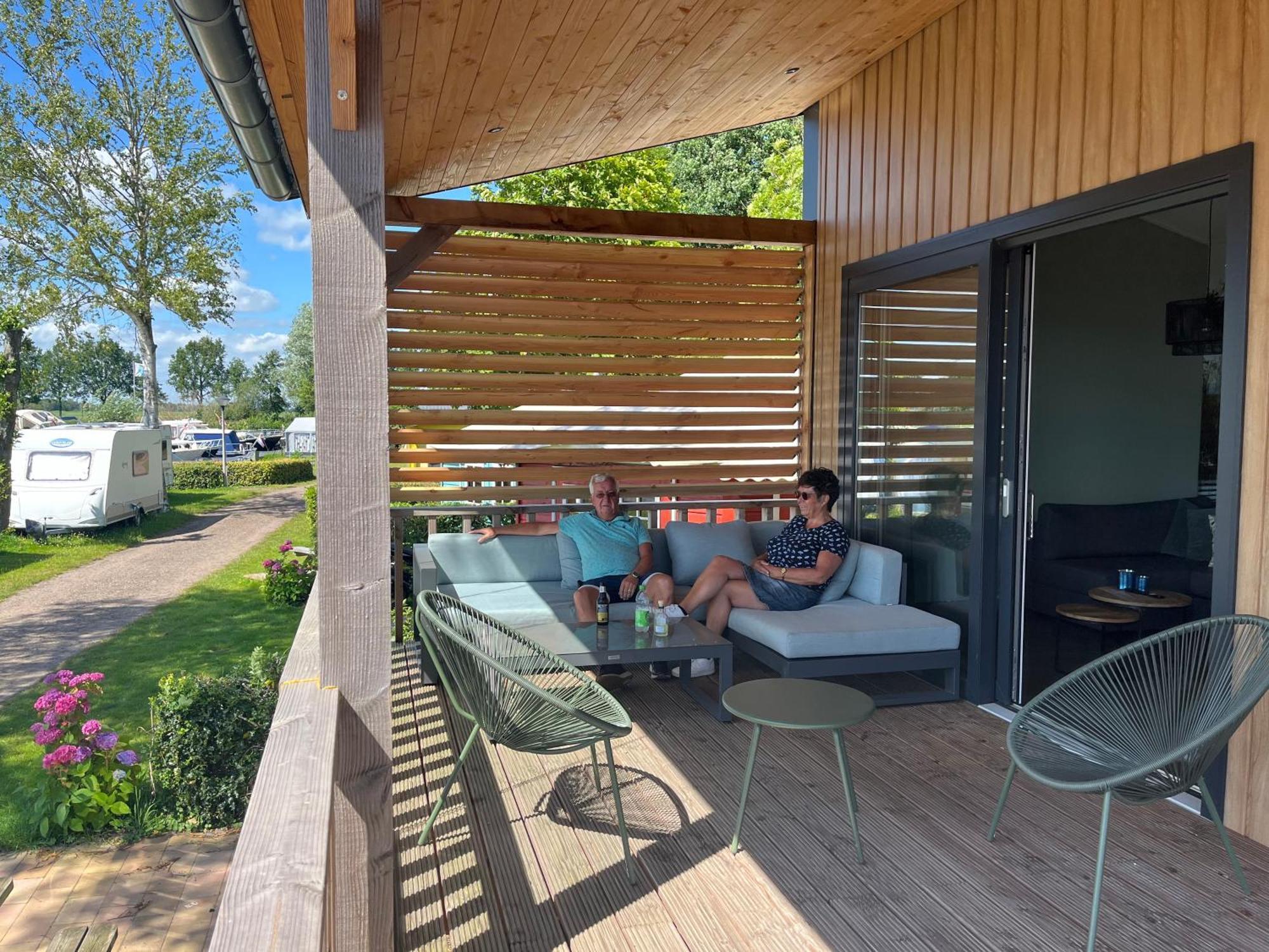 Camping Kleine Belterwijde, Wiede Lodge Met Uitzicht Over Het Water Belt-Schutsloot Exterior foto